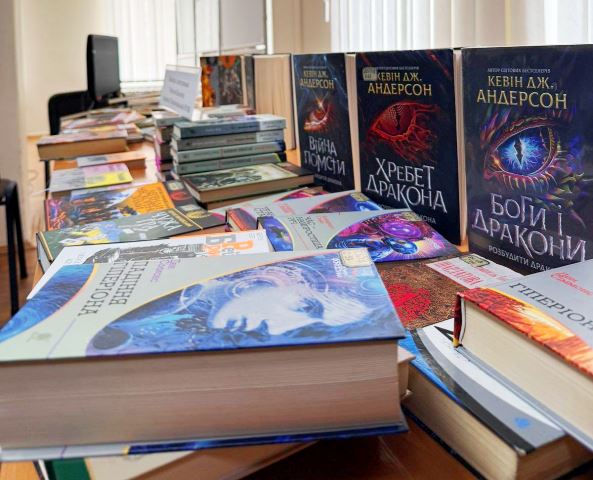 Виставка книг, які ілюстрував О.Кіналь